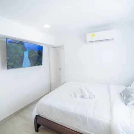 Beach-front With 2 Beds, Aircon & Apartamento Cartagena