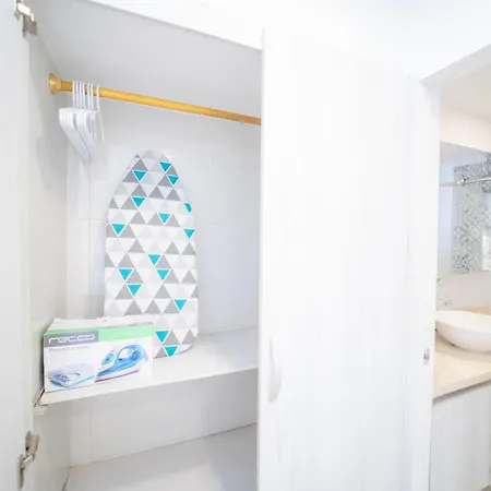 Beach-front With 2 Beds, Aircon &