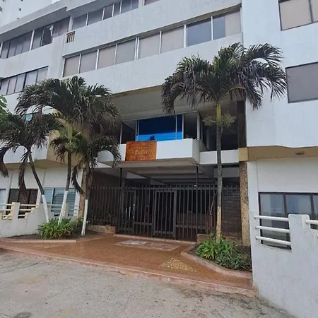 Beach-front With 2 Beds, Aircon & Apartamento Cartagena